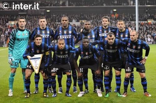 惊险一幕，马竞女足球员梅迪纳头部被膝盖撞到后失去意识（惊魂瞬间：马竞女足球员梅迪纳头部遭膝撞后当场失去意识）