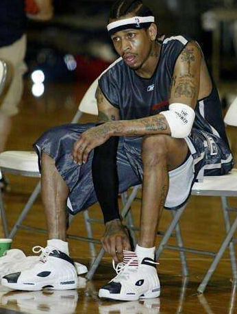 快船板凳合计14中2仅得5分，替补得分狂输对手36分（快船替补集体失准14投仅2中拿5分，板凳得分净负对手36分）