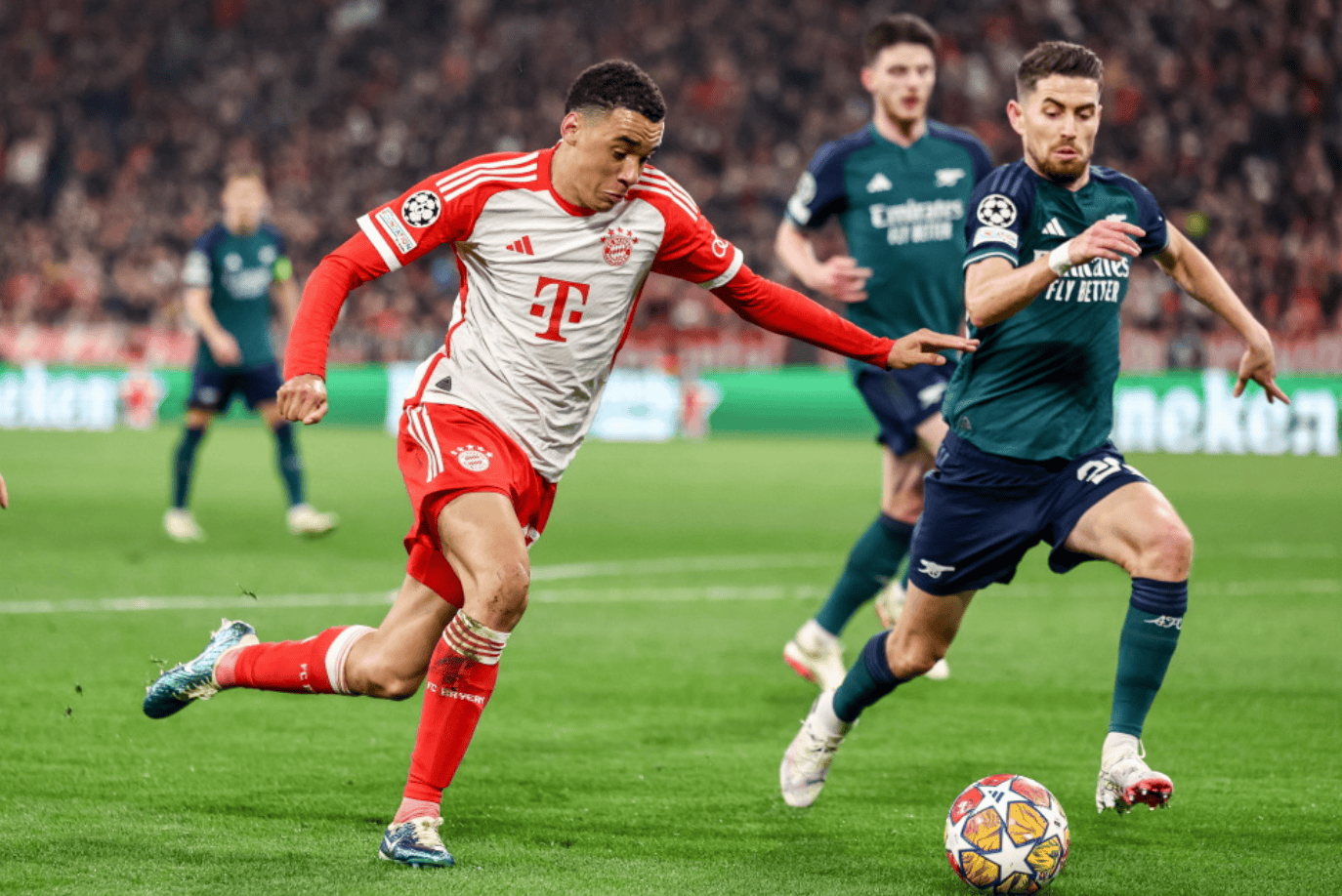 F1拉斯维加斯站：维斯塔潘夺冠！诺里斯第2，拉塞尔第3（F1拉斯维加斯大奖赛：维斯塔潘称雄，诺里斯亚军，拉塞尔季军）