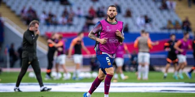 踢球者：于帕原则上愿意留在拜仁，但续约条款必须让他满意（踢球者：于帕倾向留守拜仁，但续约条件须令其满意）