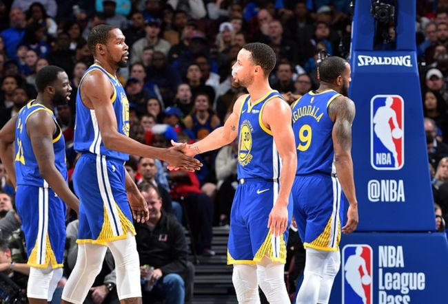 欧冠积分榜：阿森纳全胜领跑，巴黎、拜仁、国米、皇马均12分（欧冠形势：阿森纳全胜居首，巴黎、拜仁、国米、皇马同积12分）